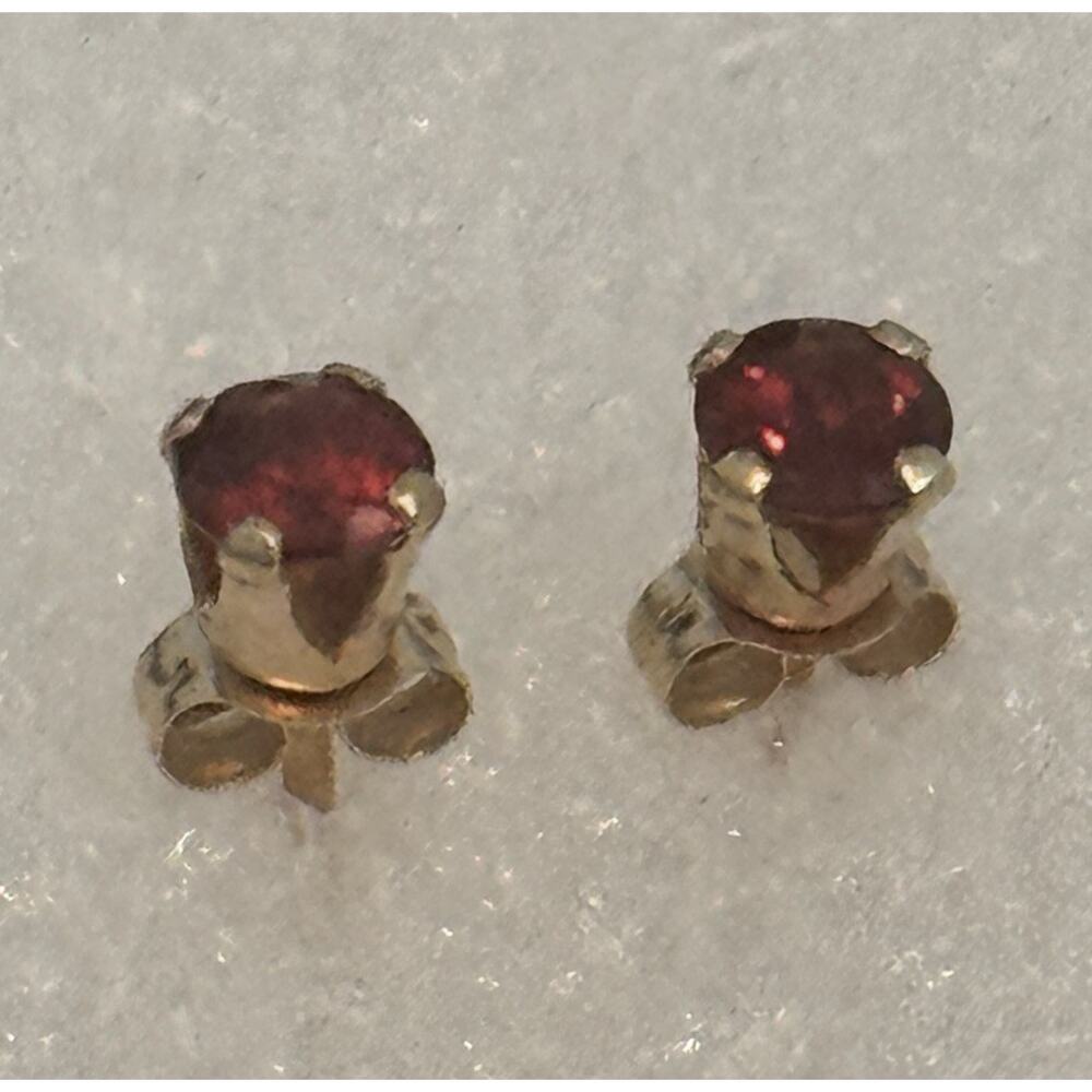 Vintage T&C 14k Gold Garnet Stud Earrings January Birthstone